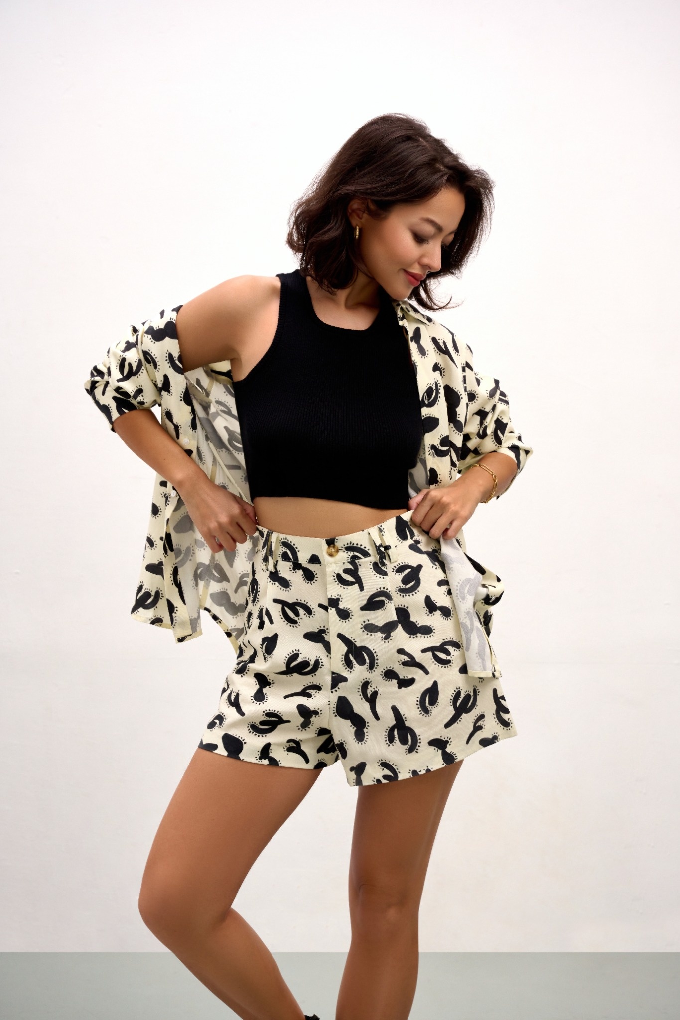 Thea Shorts - Cactus White